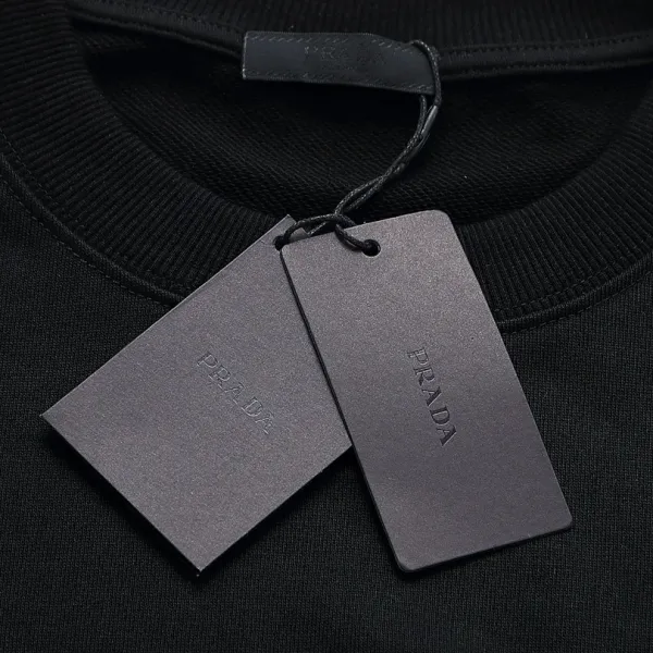 【2026】【PRADA 公式旗艦店】プラダ 丸首の衛衣 スウェットご好評に付き再入荷 240828 【2026】【PRADA 公式旗艦店】プラダ 丸首の衛衣 スウェットご好評に付き再入荷 240828