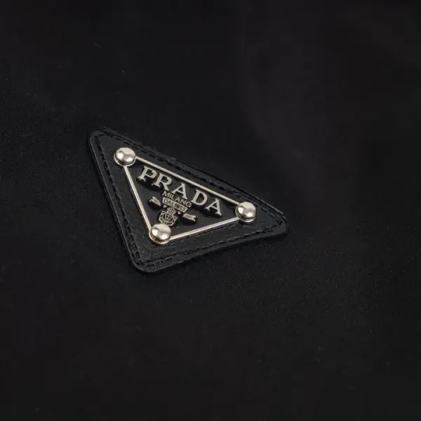 【2026】【PRADA 公式旗艦店】プラダ ジャケット着 好評に付き再入荷 240828 【2026】【PRADA 公式旗艦店】プラダ ジャケット着 好評に付き再入荷 240828
