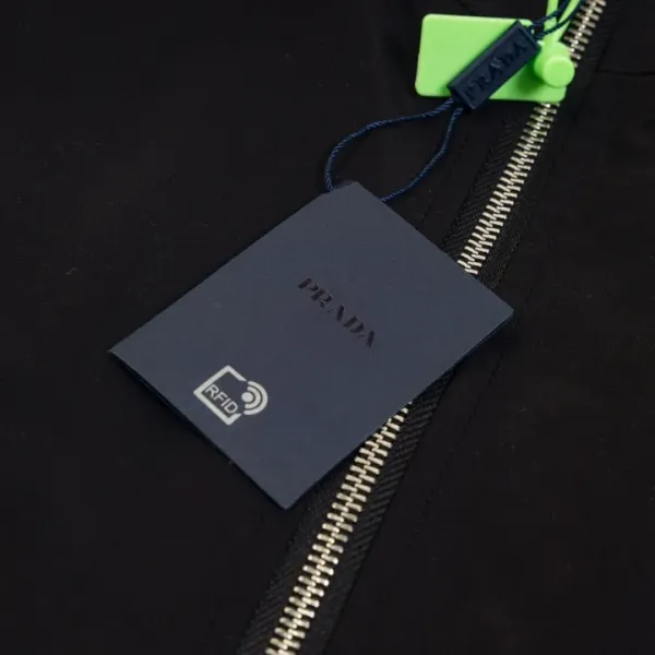 【2026】【PRADA 公式旗艦店】プラダ ジャケット着 好評に付き再入荷 240828 【2026】【PRADA 公式旗艦店】プラダ ジャケット着 好評に付き再入荷 240828