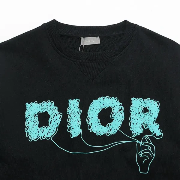 【2026】【DIOR 公式旗艦店】ディオール 丸首の衛衣 ご好評に付き再入荷 240817 【2026】【DIOR 公式旗艦店】ディオール 丸首の衛衣 ご好評に付き再入荷 240817