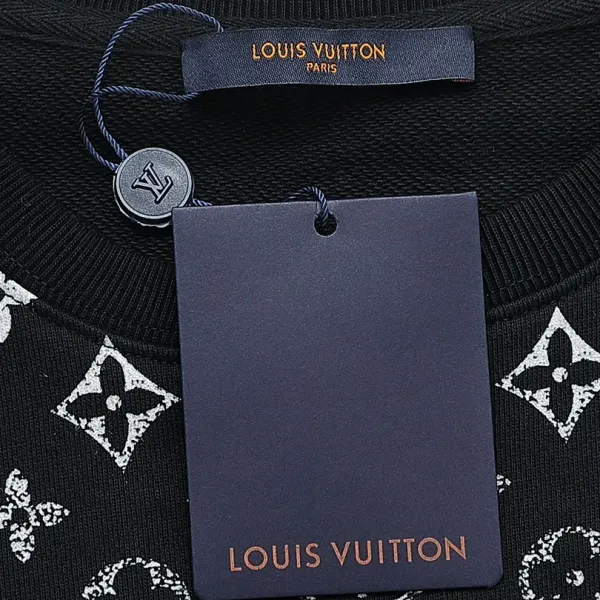 【2026】LV【LOUIS VUITTON 公式旗艦店】ルイヴィトン 丸首の衛衣 スウェットご好評に付き再入荷 240817 【2026】LV【LOUIS VUITTON 公式旗艦店】ルイヴィトン 丸首の衛衣 スウェットご好評に付き再入荷 240817
