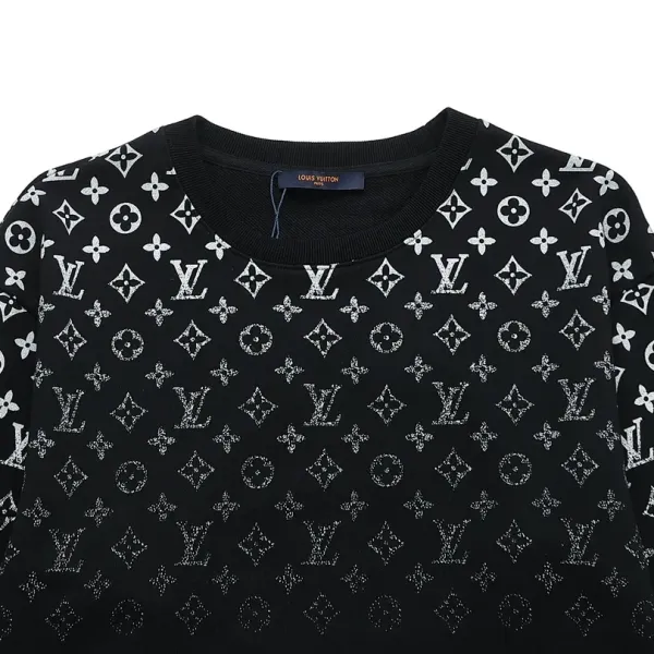 【2026】LV【LOUIS VUITTON 公式旗艦店】ルイヴィトン 丸首の衛衣 スウェットご好評に付き再入荷 240817 【2026】LV【LOUIS VUITTON 公式旗艦店】ルイヴィトン 丸首の衛衣 スウェットご好評に付き再入荷 240817