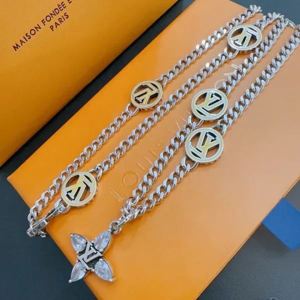 【2026】【LOUIS VUITTON】ネックレス、新しいネックレス万能シンプルファッションオーナメント 240813 【2026】【LOUIS VUITTON】ネックレス、新しいネックレス万能シンプルファッションオーナメント 240813