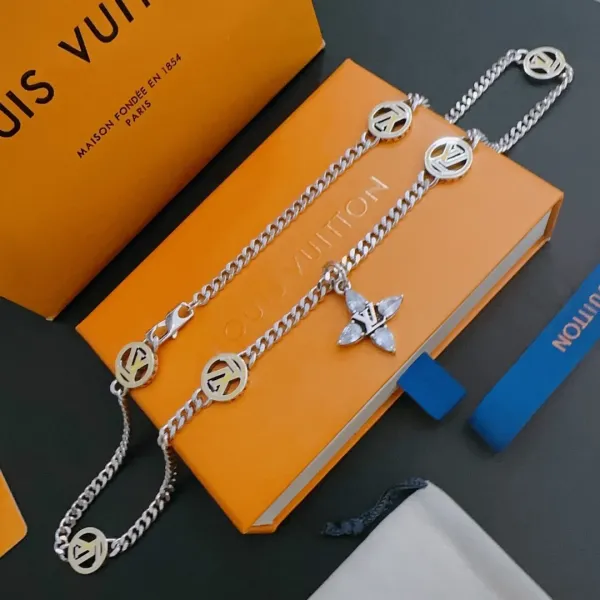 【2026】【LOUIS VUITTON】ネックレス、新しいネックレス万能シンプルファッションオーナメント 240813 【2026】【LOUIS VUITTON】ネックレス、新しいネックレス万能シンプルファッションオーナメント 240813