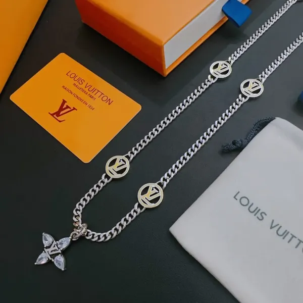 【2026】【LOUIS VUITTON】ネックレス、新しいネックレス万能シンプルファッションオーナメント 240813 【2026】【LOUIS VUITTON】ネックレス、新しいネックレス万能シンプルファッションオーナメント 240813