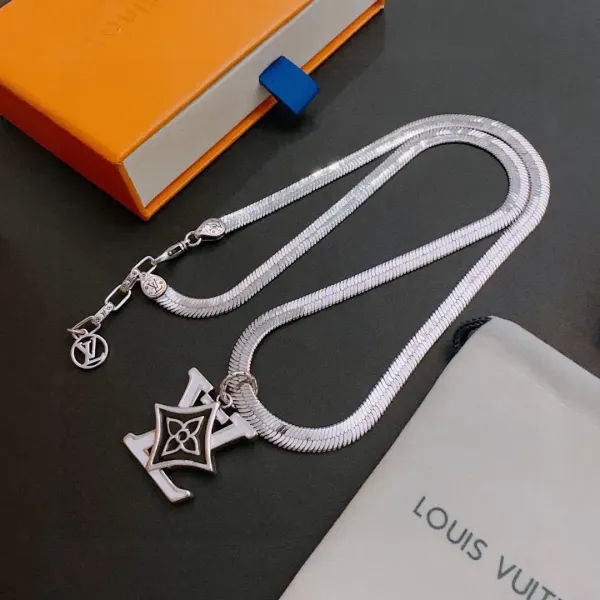 【2026】LV【LOUIS VUITTON】ネックレス、新しいネックレス万能シンプルファッションオーナメント 240813 【2026】LV【LOUIS VUITTON】ネックレス、新しいネックレス万能シンプルファッションオーナメント 240813