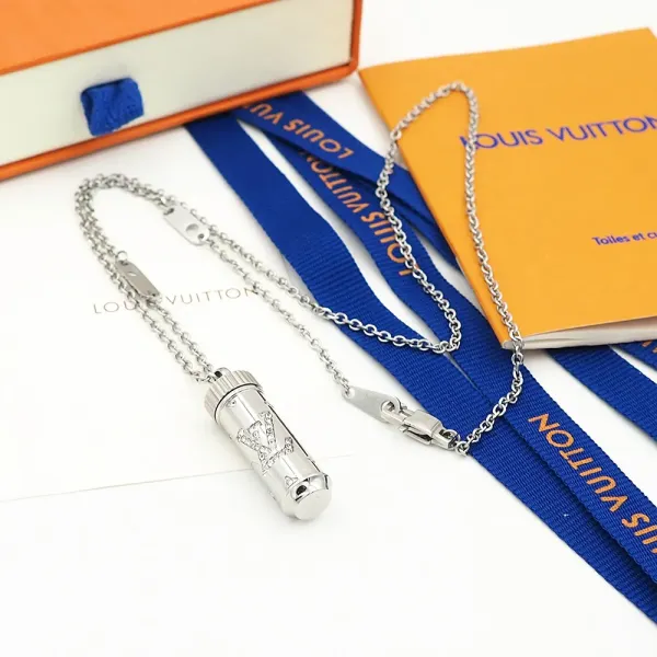 【2026】LV【LOUIS VUITTON】ネックレス、新しいネックレス万能シンプルファッションオーナメント 240813 【2026】LV【LOUIS VUITTON】ネックレス、新しいネックレス万能シンプルファッションオーナメント 240813