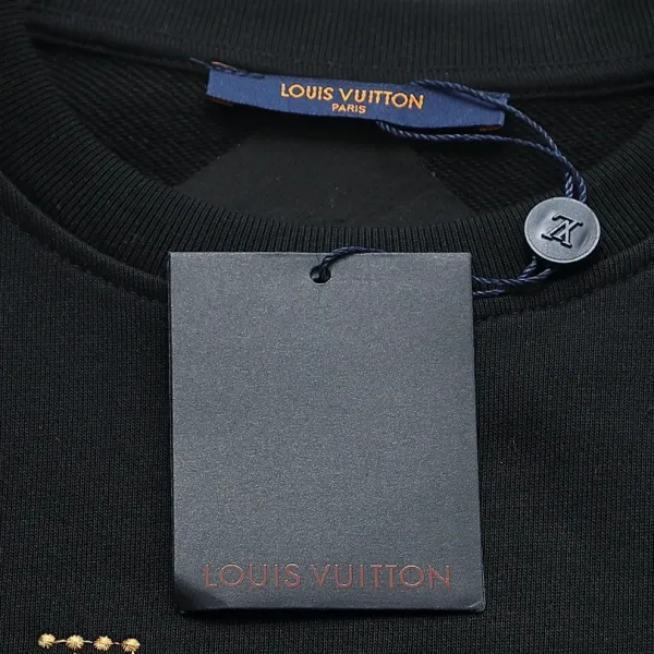【2026】【LOUIS VUITTON 公式旗艦店】ルイヴィトン 丸首の衛衣 スウェット ご好評に付き再入荷 240811 【2026】【LOUIS VUITTON 公式旗艦店】ルイヴィトン 丸首の衛衣 スウェット ご好評に付き再入荷 240811