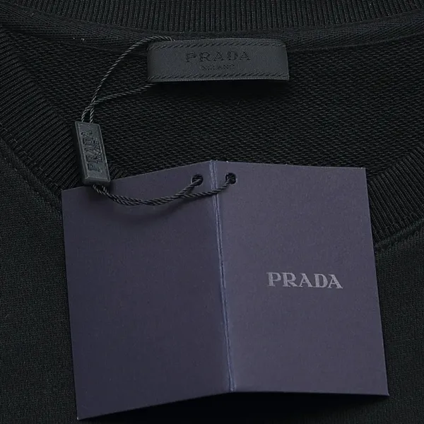【2026】【PRADA 公式旗艦店】プラダ 丸首の衛衣 スウェットご好評に付き再入荷 240809 【2026】【PRADA 公式旗艦店】プラダ 丸首の衛衣 スウェットご好評に付き再入荷 240809
