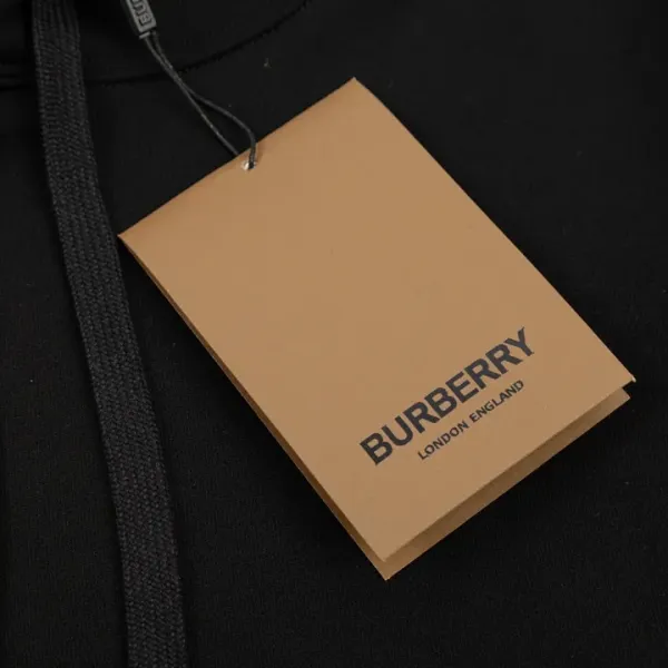 【2026】【BURBERRY 公式旗艦店】バーバリー パーカースウェットご好評に付き再入荷 240805 【2026】【BURBERRY 公式旗艦店】バーバリー パーカースウェットご好評に付き再入荷 240805