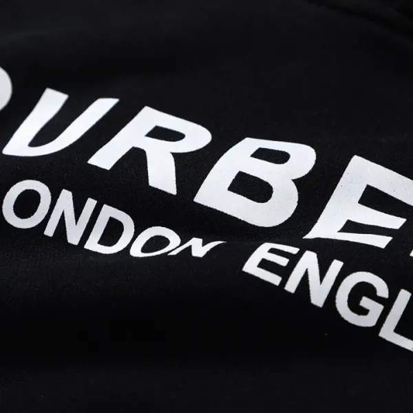 【2026】【BURBERRY 公式旗艦店】バーバリー パーカースウェットご好評に付き再入荷 240805 【2026】【BURBERRY 公式旗艦店】バーバリー パーカースウェットご好評に付き再入荷 240805