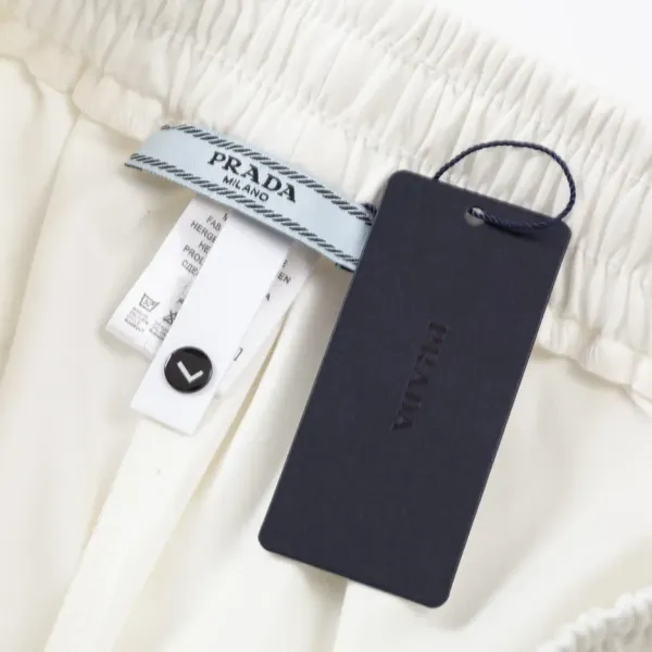 【2026】【PRADA  公式旗艦店】プラダ  ショートパンツ  ご好評に付き再入荷 240803