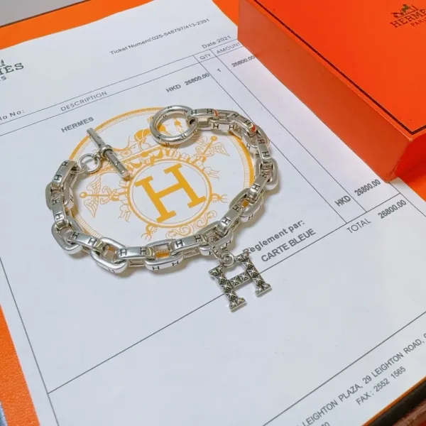 【2026】【HERMES】ブレスレット、ファッションシンプルなスタイル 240730 【2026】【HERMES】ブレスレット、ファッションシンプルなスタイル 240730