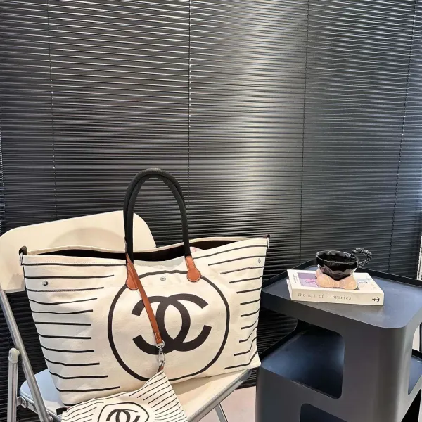 【2026】【CHANEL 公式旗艦店】シャネル ハンドバッグ 当日出荷 好評に付き再入荷!42*31CM 240723 【2026】【CHANEL 公式旗艦店】シャネル ハンドバッグ 当日出荷 好評に付き再入荷!42*31CM 240723