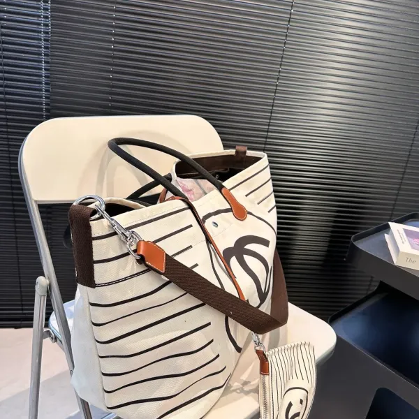【2026】【CHANEL 公式旗艦店】シャネル ハンドバッグ 当日出荷 好評に付き再入荷!42*31CM 240723 【2026】【CHANEL 公式旗艦店】シャネル ハンドバッグ 当日出荷 好評に付き再入荷!42*31CM 240723