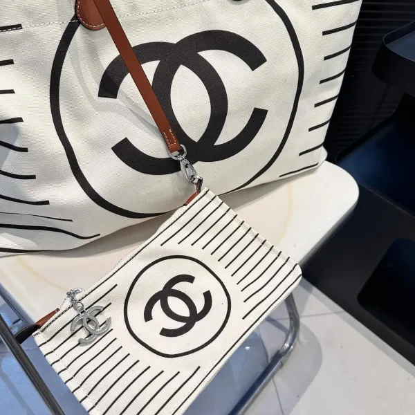 【2026】【CHANEL 公式旗艦店】シャネル ハンドバッグ 当日出荷 好評に付き再入荷!42*31CM 240723 【2026】【CHANEL 公式旗艦店】シャネル ハンドバッグ 当日出荷 好評に付き再入荷!42*31CM 240723