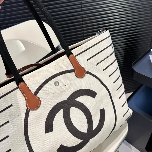 【2026】【CHANEL 公式旗艦店】シャネル ハンドバッグ 当日出荷 好評に付き再入荷!42*31CM 240723 【2026】【CHANEL 公式旗艦店】シャネル ハンドバッグ 当日出荷 好評に付き再入荷!42*31CM 240723