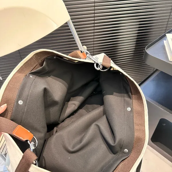 【2026】【CHANEL 公式旗艦店】シャネル ハンドバッグ 当日出荷 好評に付き再入荷!42*31CM 240723 【2026】【CHANEL 公式旗艦店】シャネル ハンドバッグ 当日出荷 好評に付き再入荷!42*31CM 240723