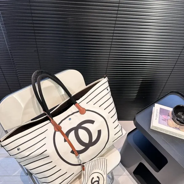 【2026】【CHANEL 公式旗艦店】シャネル ハンドバッグ 当日出荷 好評に付き再入荷!42*31CM 240723 【2026】【CHANEL 公式旗艦店】シャネル ハンドバッグ 当日出荷 好評に付き再入荷!42*31CM 240723