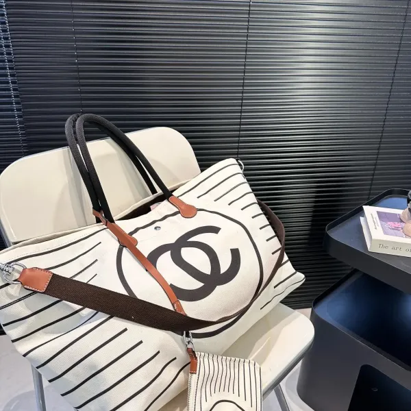 【2026】【CHANEL 公式旗艦店】シャネル ハンドバッグ 当日出荷 好評に付き再入荷!42*31CM 240723 【2026】【CHANEL 公式旗艦店】シャネル ハンドバッグ 当日出荷 好評に付き再入荷!42*31CM 240723