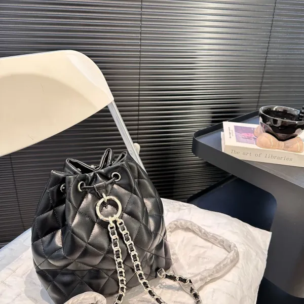 【2026】【CHANEL 公式旗艦店】シャネル リュックサック 当日出荷 好評に付き再入荷!20*22CM 240723 【2026】【CHANEL 公式旗艦店】シャネル リュックサック 当日出荷 好評に付き再入荷!20*22CM 240723