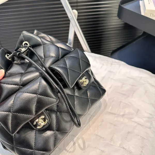 【2026】【CHANEL 公式旗艦店】シャネル リュックサック 当日出荷 好評に付き再入荷!20*22CM 240723 【2026】【CHANEL 公式旗艦店】シャネル リュックサック 当日出荷 好評に付き再入荷!20*22CM 240723