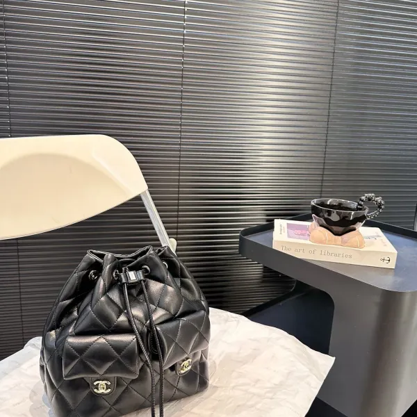 【2026】【CHANEL 公式旗艦店】シャネル リュックサック 当日出荷 好評に付き再入荷!20*22CM 240723 【2026】【CHANEL 公式旗艦店】シャネル リュックサック 当日出荷 好評に付き再入荷!20*22CM 240723
