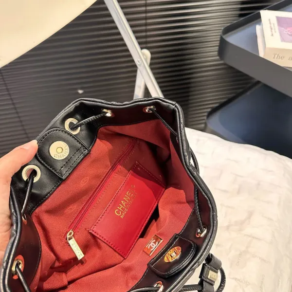 【2026】【CHANEL 公式旗艦店】シャネル リュックサック 当日出荷 好評に付き再入荷!20*22CM 240723 【2026】【CHANEL 公式旗艦店】シャネル リュックサック 当日出荷 好評に付き再入荷!20*22CM 240723