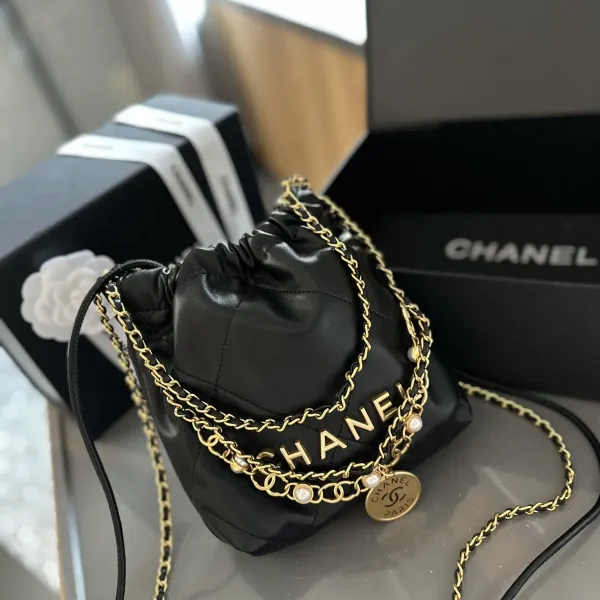 【2026】【CHANEL 公式旗艦店】シャネル 斜めがけバッグ 当日出荷 好評に付き再入荷！20CM  240723