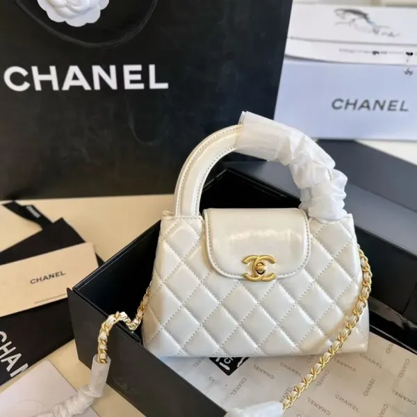 【2026】【CHANEL 公式旗艦店】シャネル 斜めがけバッグ 当日出荷 好評に付き再入荷!19*12CM 240723 【2026】【CHANEL 公式旗艦店】シャネル 斜めがけバッグ 当日出荷 好評に付き再入荷!19*12CM 240723