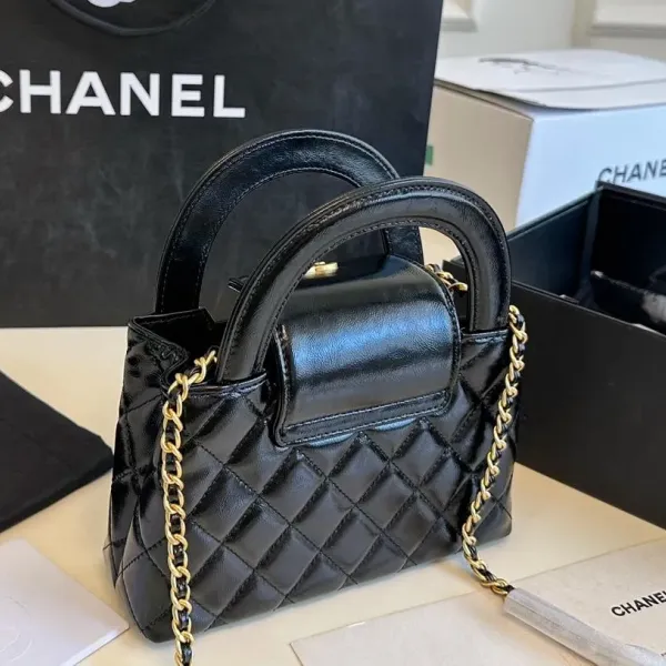 【2026】【CHANEL 公式旗艦店】シャネル 斜めがけバッグ 当日出荷 好評に付き再入荷!19*12CM 240723 【2026】【CHANEL 公式旗艦店】シャネル 斜めがけバッグ 当日出荷 好評に付き再入荷!19*12CM 240723