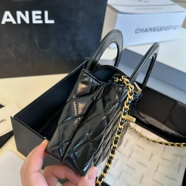 【2026】【CHANEL 公式旗艦店】シャネル 斜めがけバッグ 当日出荷 好評に付き再入荷!19*12CM 240723 【2026】【CHANEL 公式旗艦店】シャネル 斜めがけバッグ 当日出荷 好評に付き再入荷!19*12CM 240723