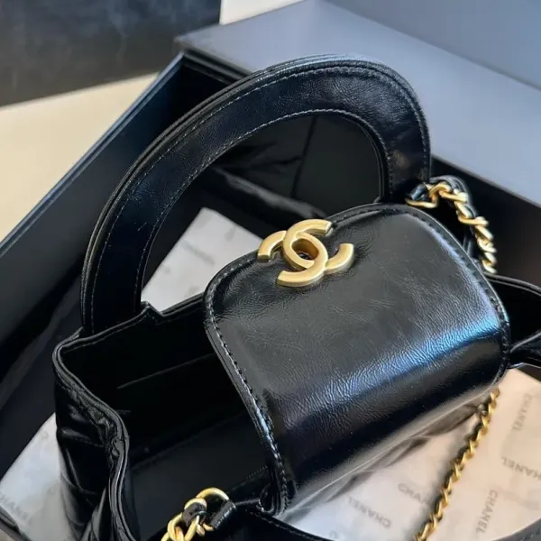 【2026】【CHANEL 公式旗艦店】シャネル 斜めがけバッグ 当日出荷 好評に付き再入荷!19*12CM 240723 【2026】【CHANEL 公式旗艦店】シャネル 斜めがけバッグ 当日出荷 好評に付き再入荷!19*12CM 240723