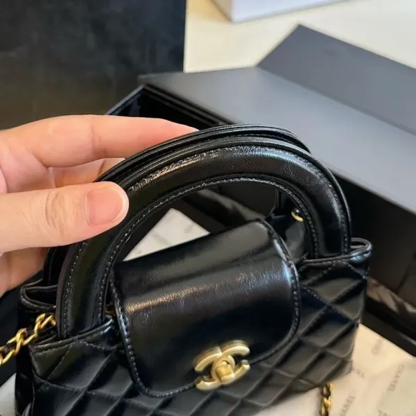 【2026】【CHANEL 公式旗艦店】シャネル 斜めがけバッグ 当日出荷 好評に付き再入荷!19*12CM 240723 【2026】【CHANEL 公式旗艦店】シャネル 斜めがけバッグ 当日出荷 好評に付き再入荷!19*12CM 240723