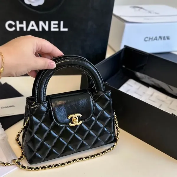 【2026】【CHANEL 公式旗艦店】シャネル 斜めがけバッグ 当日出荷 好評に付き再入荷!19*12CM 240723 【2026】【CHANEL 公式旗艦店】シャネル 斜めがけバッグ 当日出荷 好評に付き再入荷!19*12CM 240723