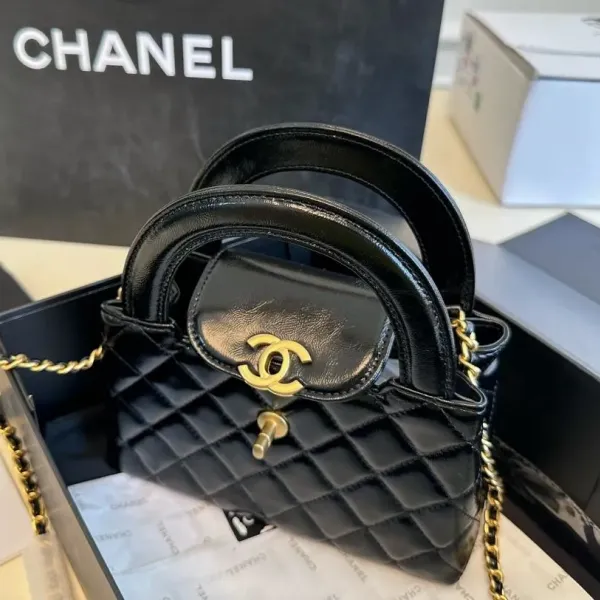【2026】【CHANEL 公式旗艦店】シャネル 斜めがけバッグ 当日出荷 好評に付き再入荷!19*12CM 240723 【2026】【CHANEL 公式旗艦店】シャネル 斜めがけバッグ 当日出荷 好評に付き再入荷!19*12CM 240723