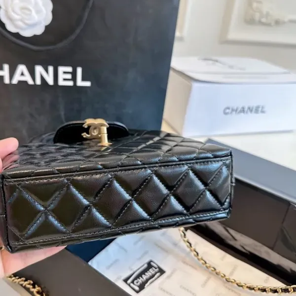 【2026】【CHANEL 公式旗艦店】シャネル 斜めがけバッグ 当日出荷 好評に付き再入荷!19*12CM 240723 【2026】【CHANEL 公式旗艦店】シャネル 斜めがけバッグ 当日出荷 好評に付き再入荷!19*12CM 240723