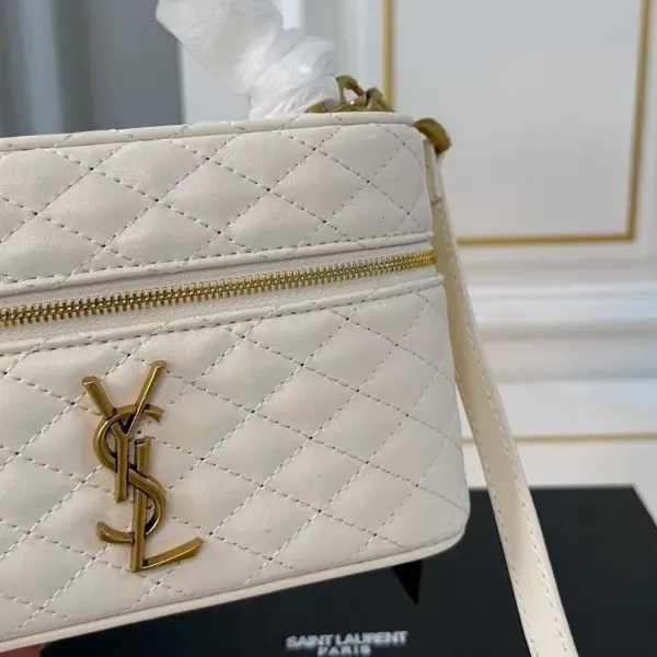 【2026】【YSL SAINT LAURENT 公式旗艦店】サンローラン   斜めがけバッグ 当日出荷 好評に付き再入荷！18*12CM  240722