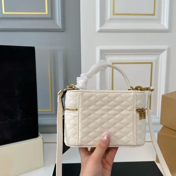 【2026】【YSL SAINT LAURENT 公式旗艦店】サンローラン   斜めがけバッグ 当日出荷 好評に付き再入荷！18*12CM  240722