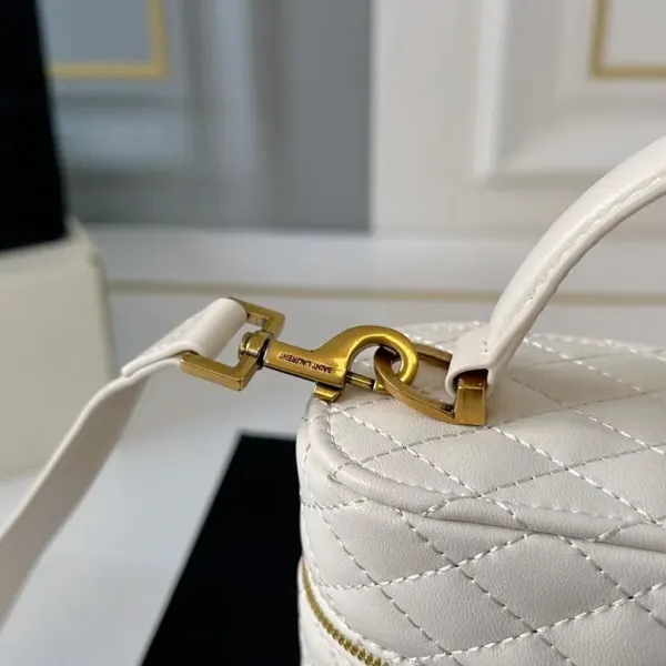 【2026】【YSL SAINT LAURENT 公式旗艦店】サンローラン   斜めがけバッグ 当日出荷 好評に付き再入荷！18*12CM  240722