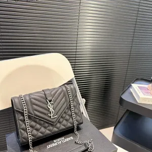 【2026】【YSL SAINT LAURENT 公式旗艦店】サンローラン 斜めがけバッグ 当日出荷 好評に付き再入荷!21*15CM 240722 【2026】【YSL SAINT LAURENT 公式旗艦店】サンローラン 斜めがけバッグ 当日出荷 好評に付き再入荷!21*15CM 240722
