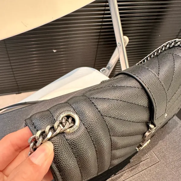 【2026】【YSL SAINT LAURENT 公式旗艦店】サンローラン 斜めがけバッグ 当日出荷 好評に付き再入荷!21*15CM 240722 【2026】【YSL SAINT LAURENT 公式旗艦店】サンローラン 斜めがけバッグ 当日出荷 好評に付き再入荷!21*15CM 240722