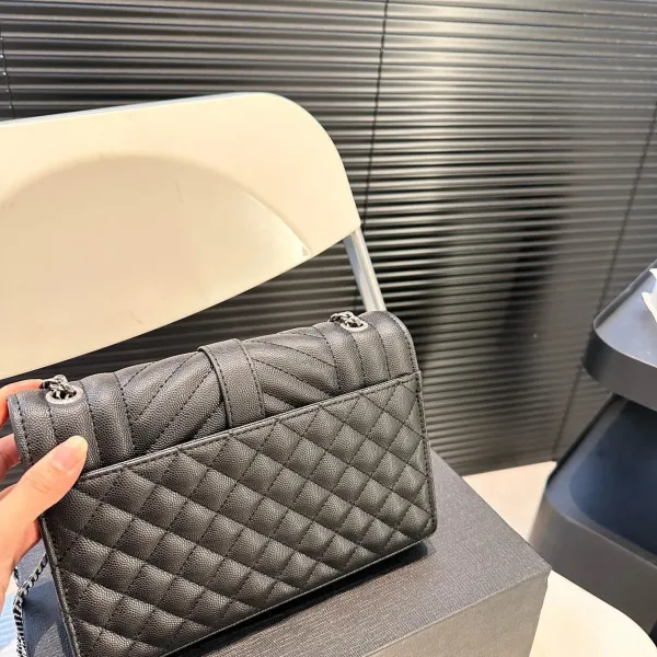 【2026】【YSL SAINT LAURENT 公式旗艦店】サンローラン 斜めがけバッグ 当日出荷 好評に付き再入荷!21*15CM 240722 【2026】【YSL SAINT LAURENT 公式旗艦店】サンローラン 斜めがけバッグ 当日出荷 好評に付き再入荷!21*15CM 240722