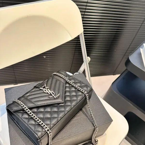 【2026】【YSL SAINT LAURENT 公式旗艦店】サンローラン 斜めがけバッグ 当日出荷 好評に付き再入荷!21*15CM 240722 【2026】【YSL SAINT LAURENT 公式旗艦店】サンローラン 斜めがけバッグ 当日出荷 好評に付き再入荷!21*15CM 240722