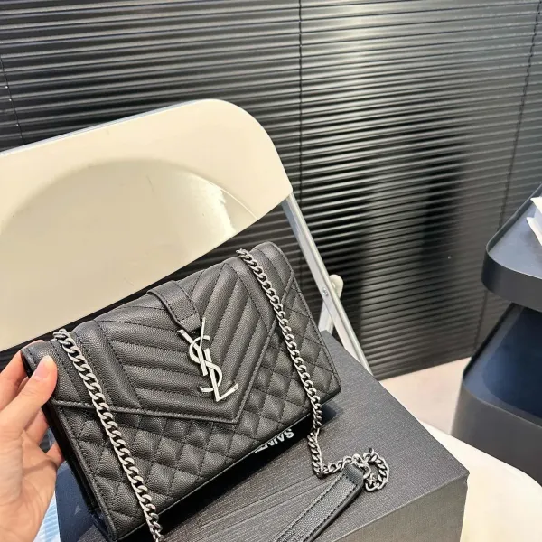 【2026】【YSL SAINT LAURENT 公式旗艦店】サンローラン 斜めがけバッグ 当日出荷 好評に付き再入荷!21*15CM 240722 【2026】【YSL SAINT LAURENT 公式旗艦店】サンローラン 斜めがけバッグ 当日出荷 好評に付き再入荷!21*15CM 240722