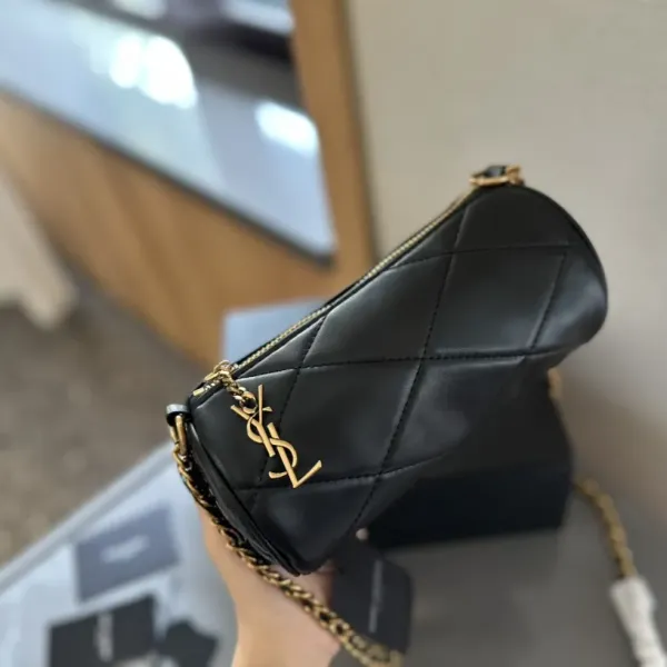 【2026】【YSL SAINT LAURENT 公式旗艦店】サンローラン 斜めがけバッグ 当日出荷 好評に付き再入荷!20*10CM 240722 【2026】【YSL SAINT LAURENT 公式旗艦店】サンローラン 斜めがけバッグ 当日出荷 好評に付き再入荷!20*10CM 240722