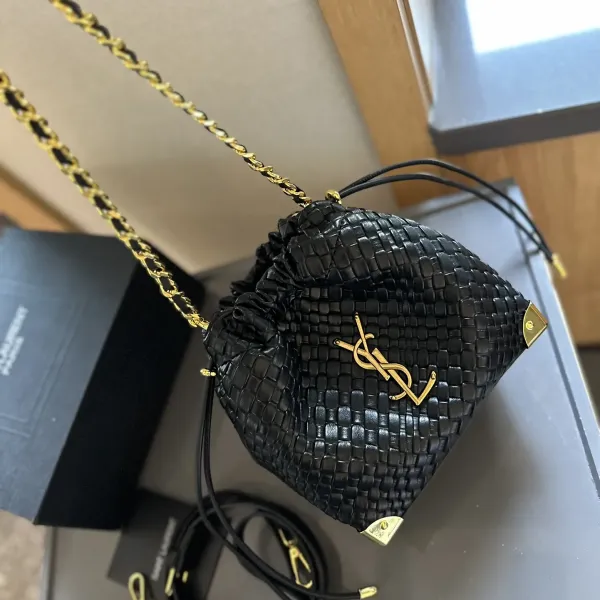 【2026】【YSL SAINT LAURENT 公式旗艦店】サンローラン 斜めがけバッグ 当日出荷 好評に付き再入荷!25*5*13CM 240722 【2026】【YSL SAINT LAURENT 公式旗艦店】サンローラン 斜めがけバッグ 当日出荷 好評に付き再入荷!25*5*13CM 240722