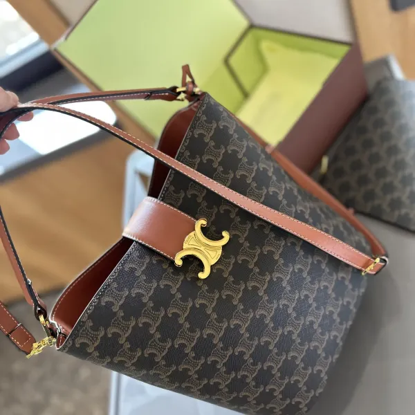 【2026】【CELINE 公式旗艦店】セリーヌ 斜めがけバッグ 当日出荷 好評に付き再入荷！18*22CM  1240723