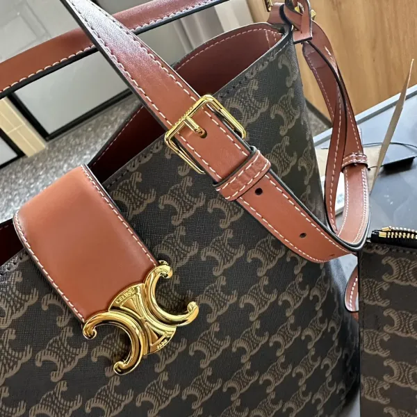 【2026】【CELINE 公式旗艦店】セリーヌ 斜めがけバッグ 当日出荷 好評に付き再入荷！18*22CM  1240723