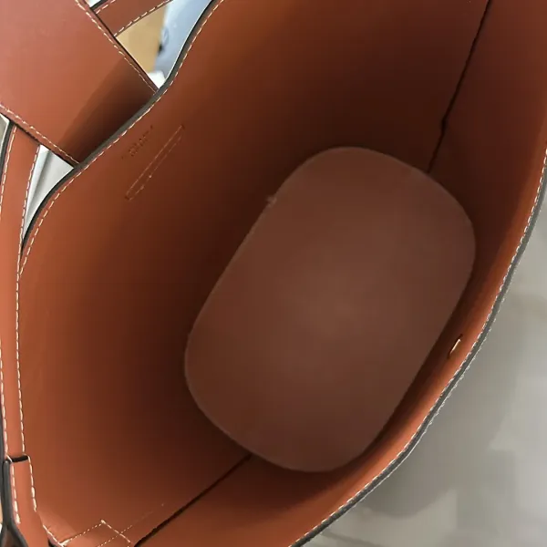 【2026】【CELINE 公式旗艦店】セリーヌ 斜めがけバッグ 当日出荷 好評に付き再入荷！18*22CM  1240723